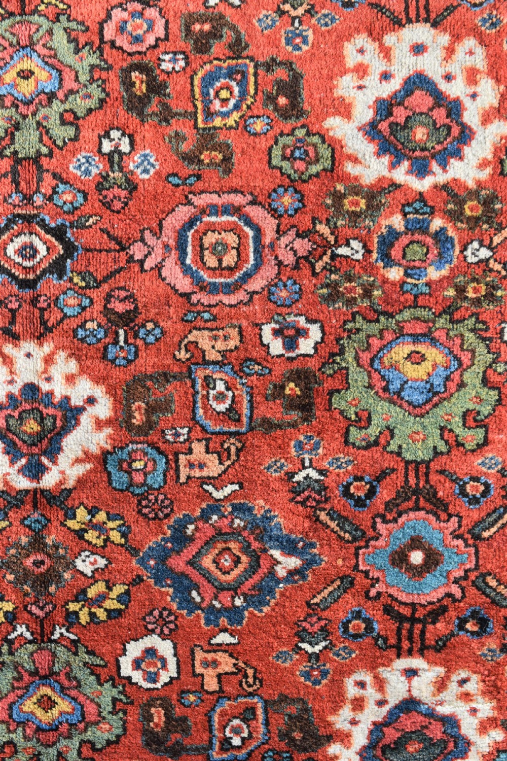 Old Mahal roomsize carpet 335x213cm View III