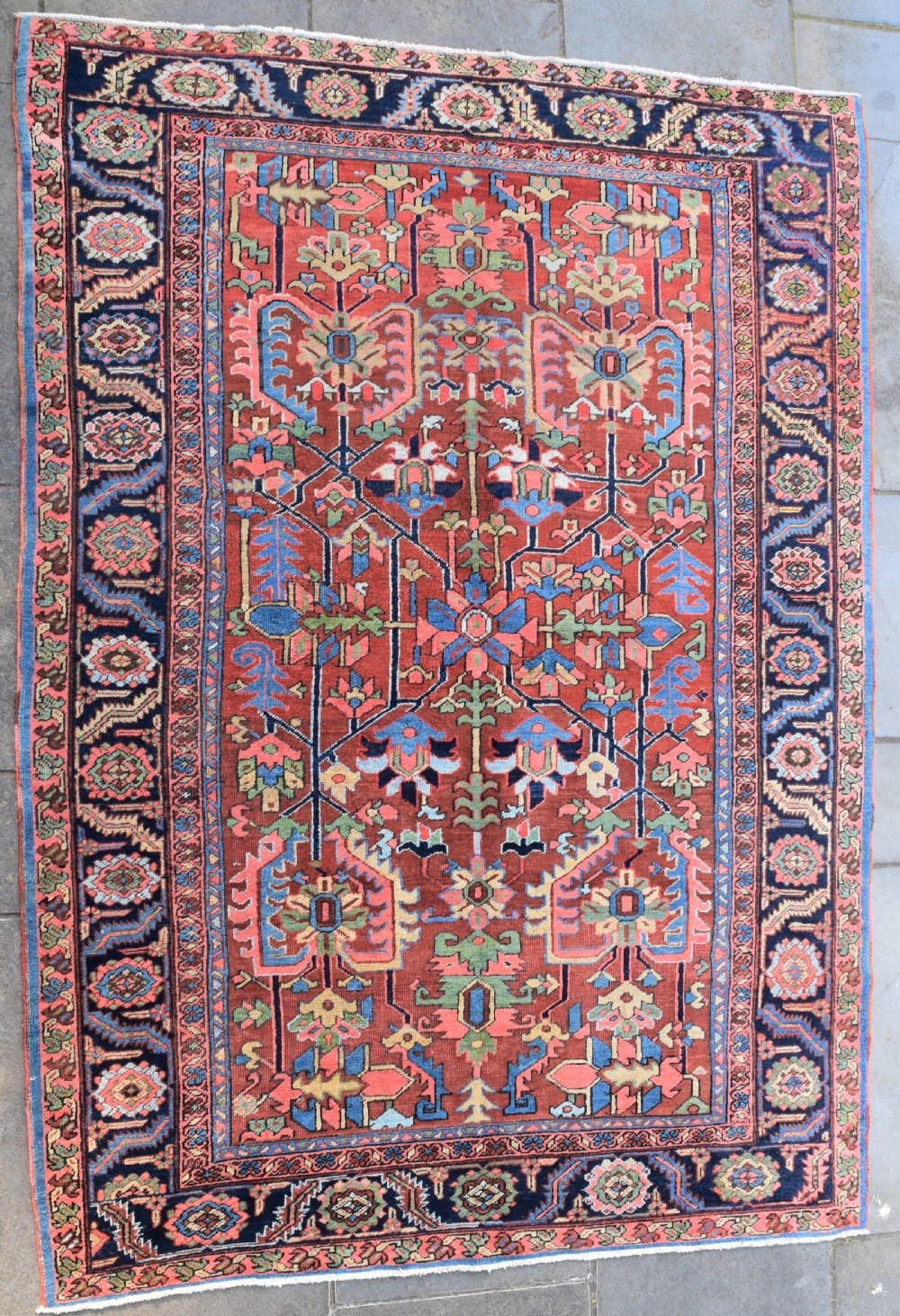 An antique Heriz small roomsize carpet  284x206cm