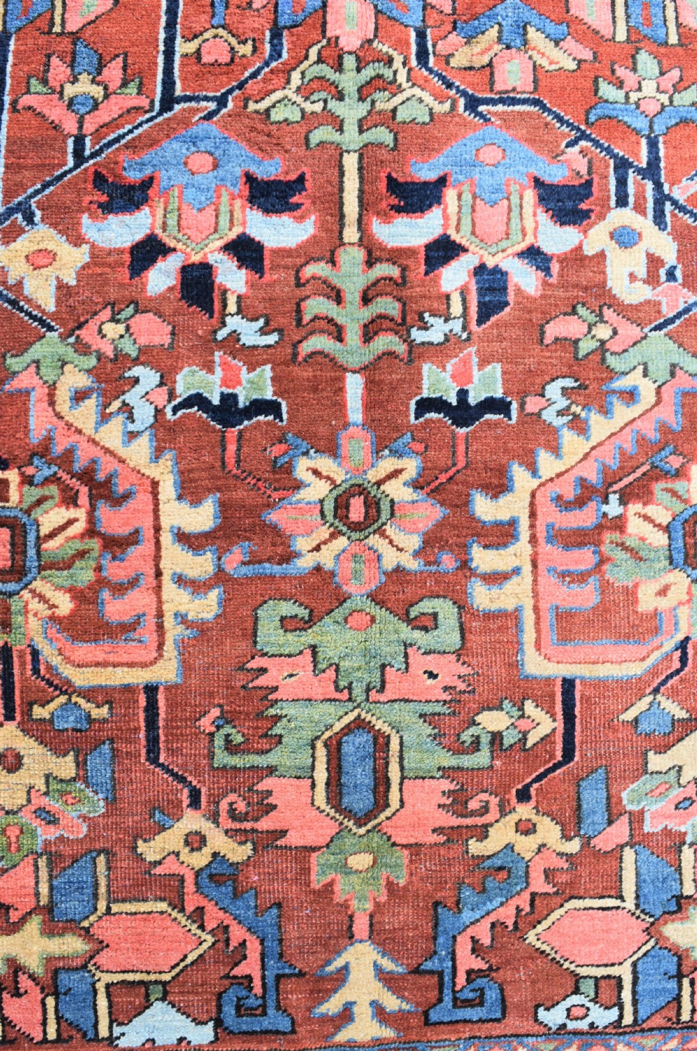 An antique Heriz small roomsize carpet  284x206cm View III