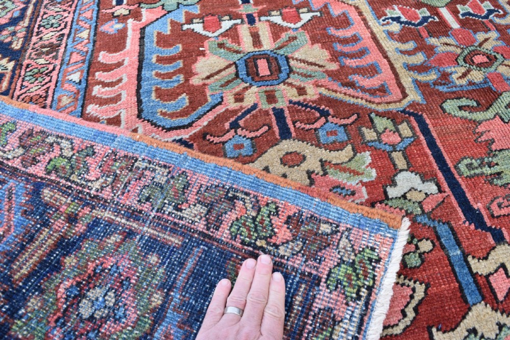 An antique Heriz small roomsize carpet  284x206cm View X