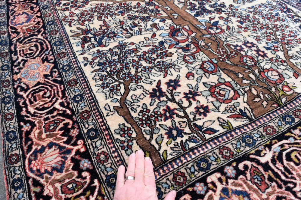 An antique Isfahan prayer rug 232x123cm View IV