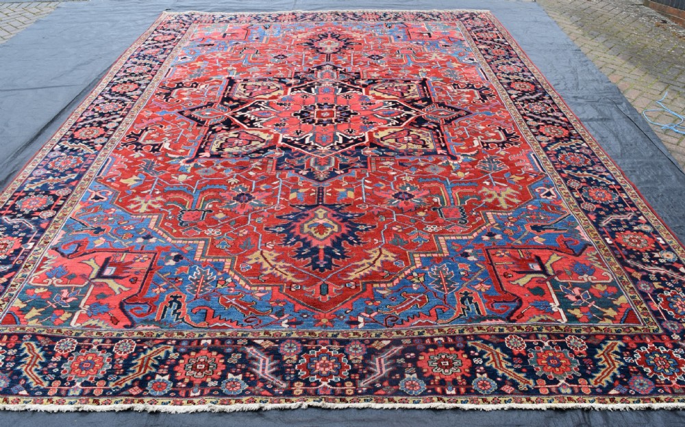 A very large antique Heriz roomsize carpet 430x315cm View II