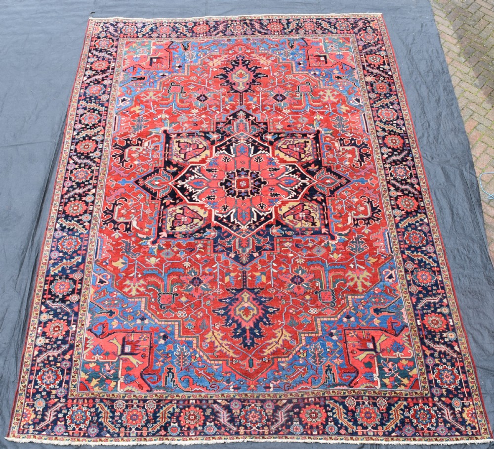 A very large antique Heriz roomsize carpet 430x315cm View VII