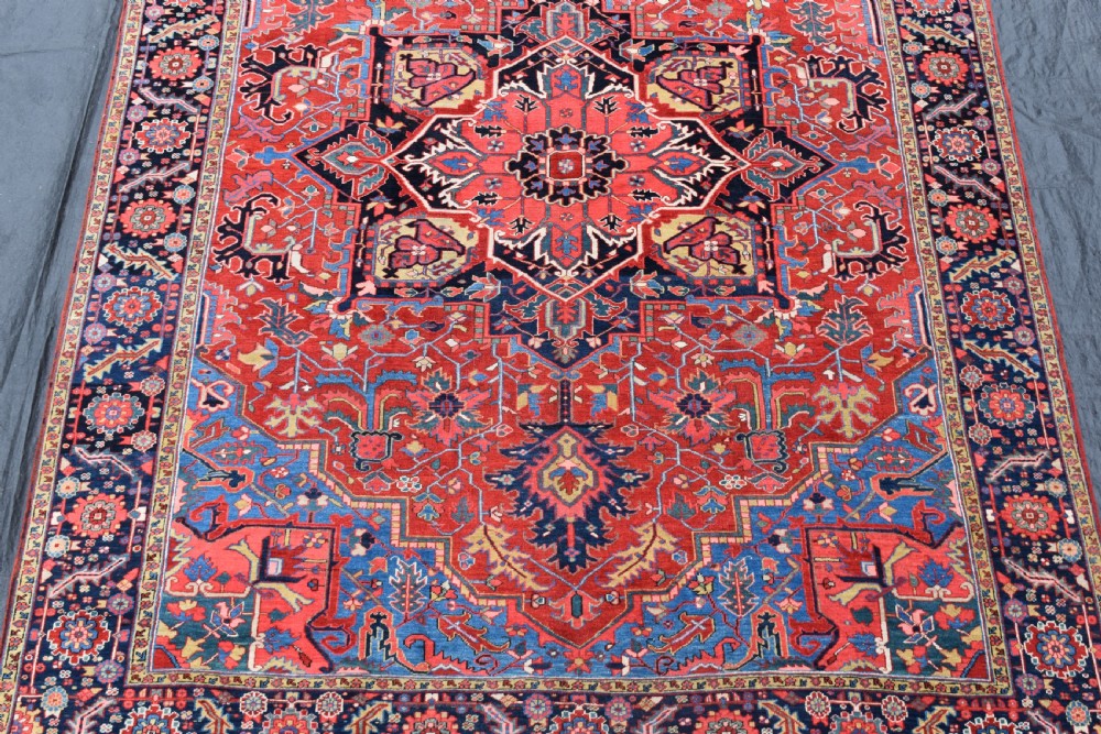 A very large antique Heriz roomsize carpet 430x315cm View VIII