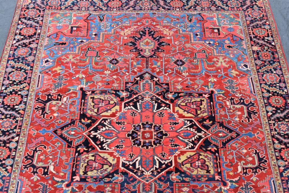 A very large antique Heriz roomsize carpet 430x315cm View IX