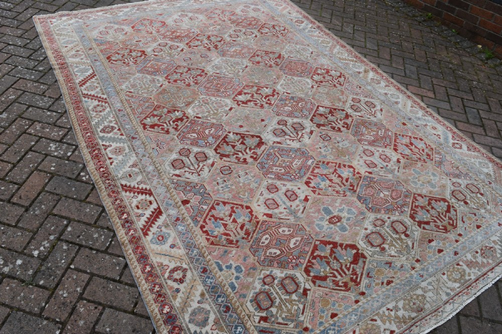 An Old West Persian Bahktiari small roomsize carpet 295x210cm View IV