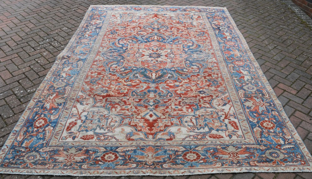 An Old Persian Heriz small roomsize carpet 324x223cm