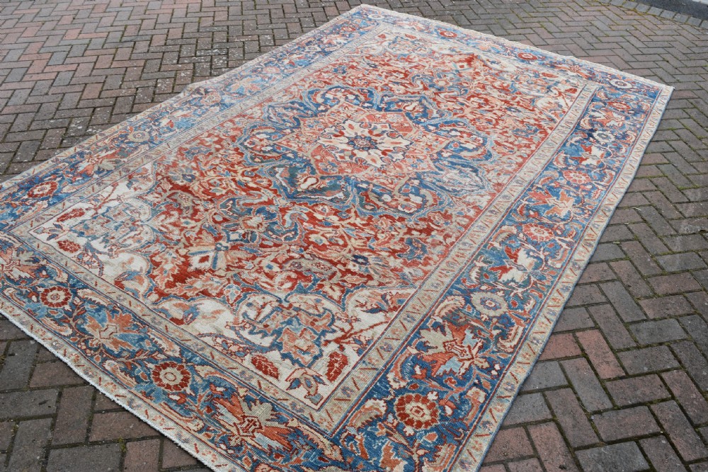 An Old Persian Heriz small roomsize carpet 324x223cm View II
