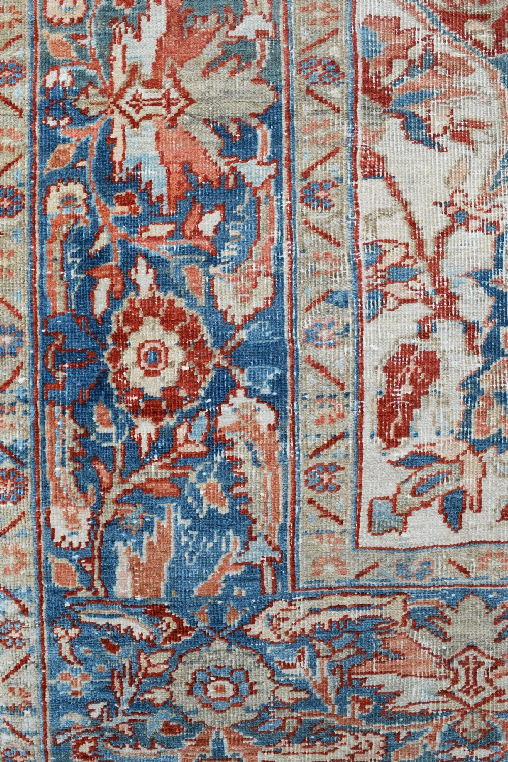 An Old Persian Heriz small roomsize carpet 324x223cm View V
