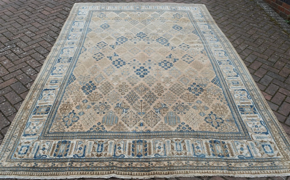 An Old Persian Joshaghan roomsize carpet 318x217cm