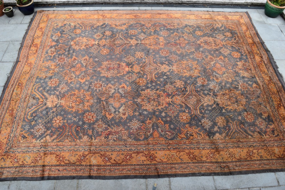 Antique Ushak carpet of very large proportions 517x399cm View VI