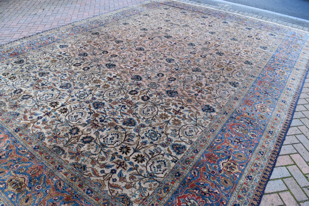 Antique oversize Kashan carpet with soft colours and all over design 505x366cm View V