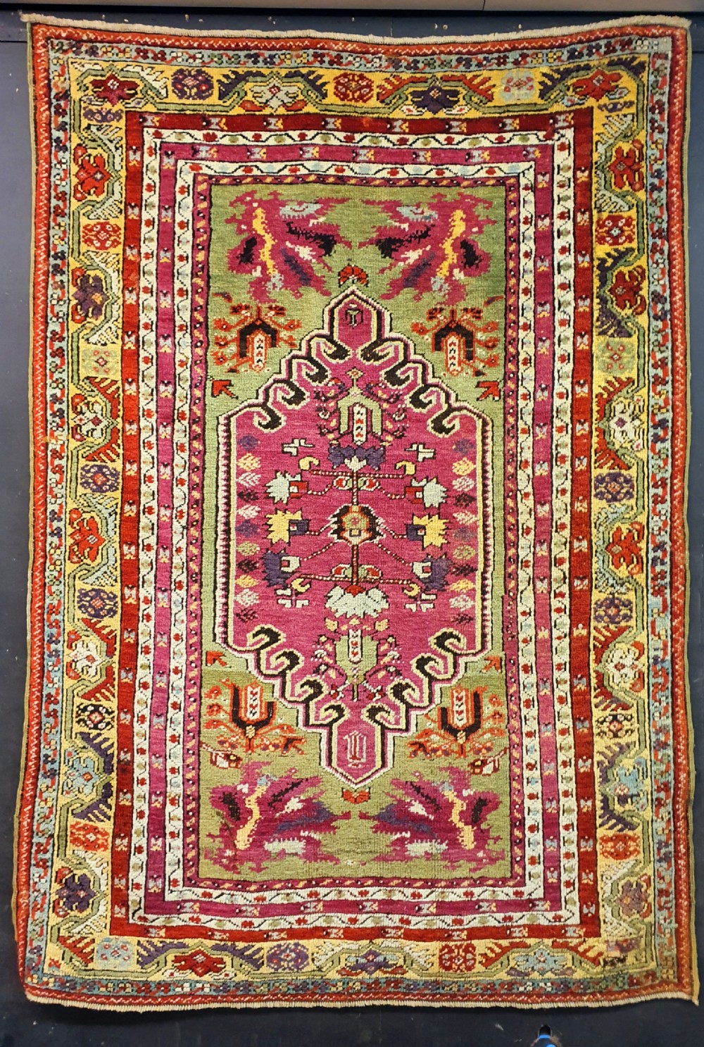 An antique Anatolian Kirshehir rug 176x123 cm