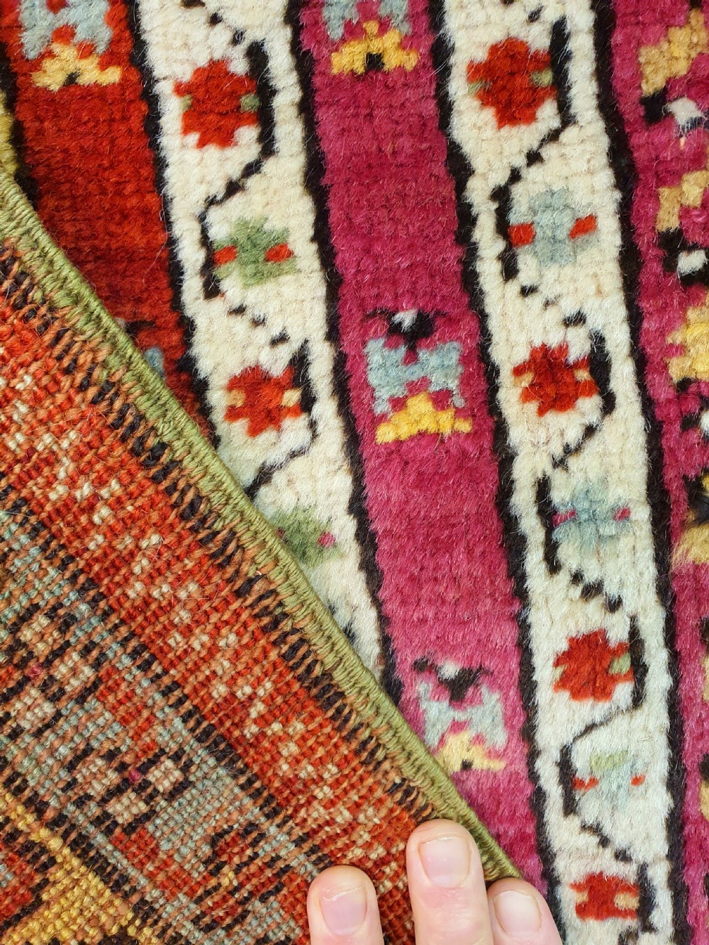 An antique Anatolian Kirshehir rug 176x123 cm View II