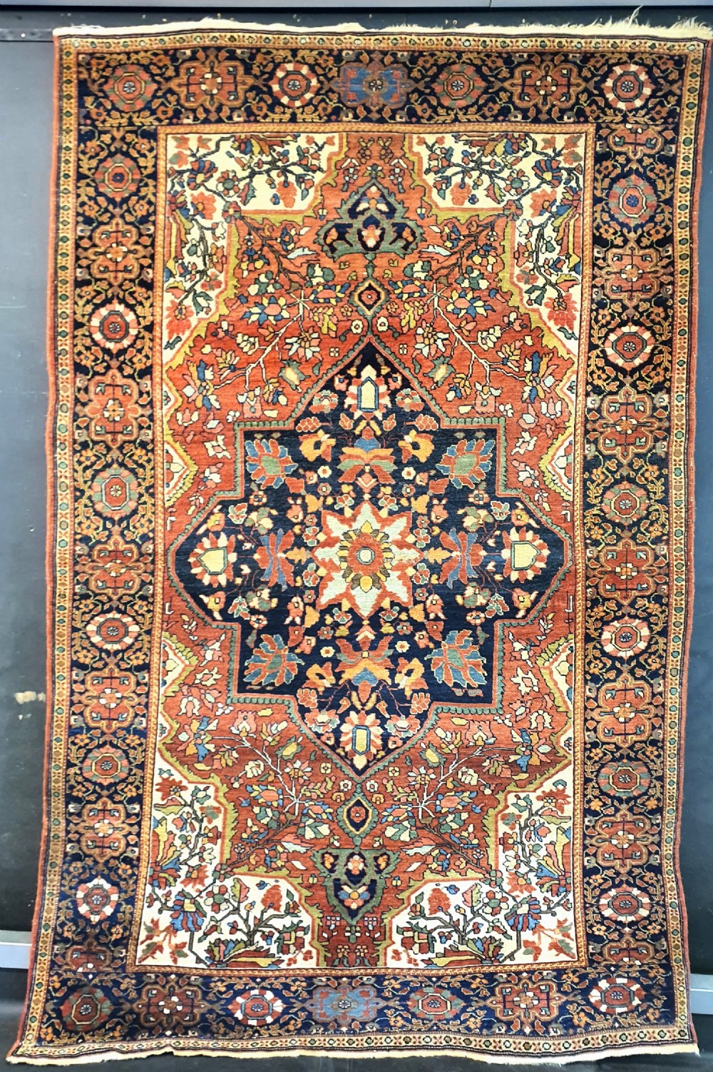 A fine antique sarouk Ferahan rug 208x133 cm
