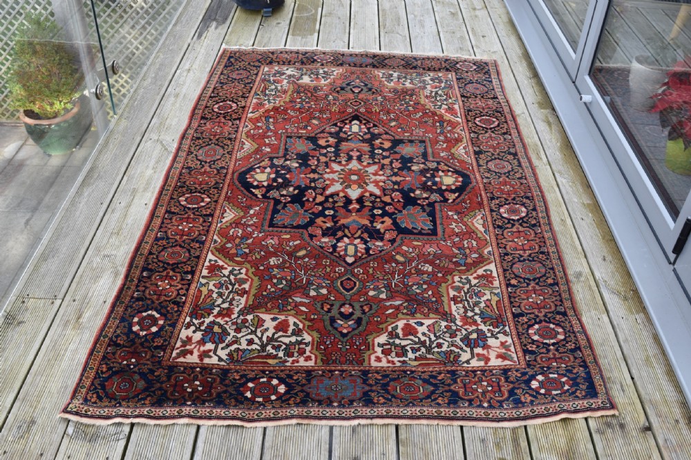 A fine antique sarouk Ferahan rug 208x133 cm View V
