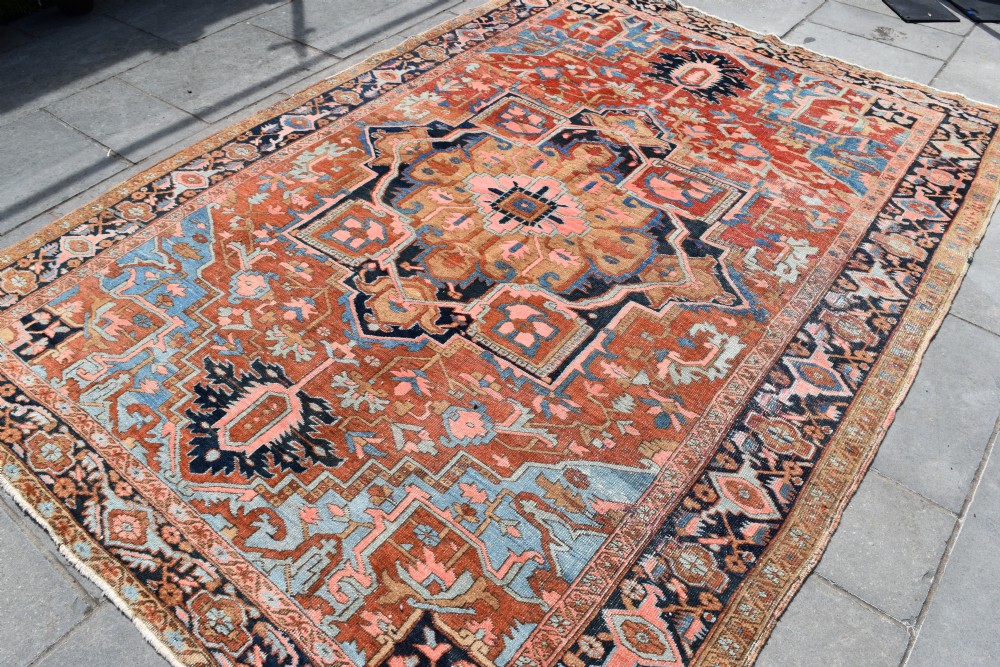 Antique small roomsize Heriz carpet 302x209cm View IV