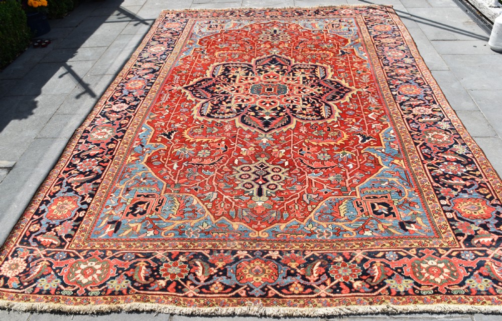 Antique Heriz carpet 370x266cm