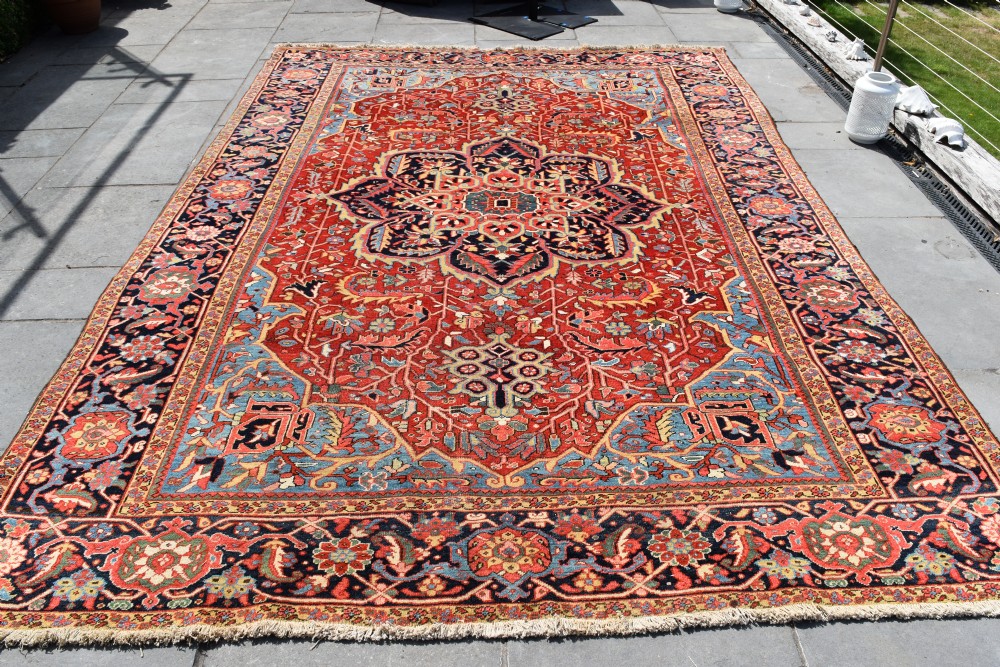 Antique Heriz carpet 370x266cm View II