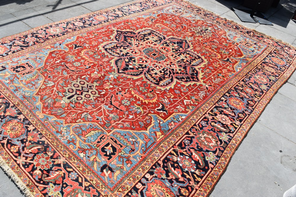 Antique Heriz carpet 370x266cm View III