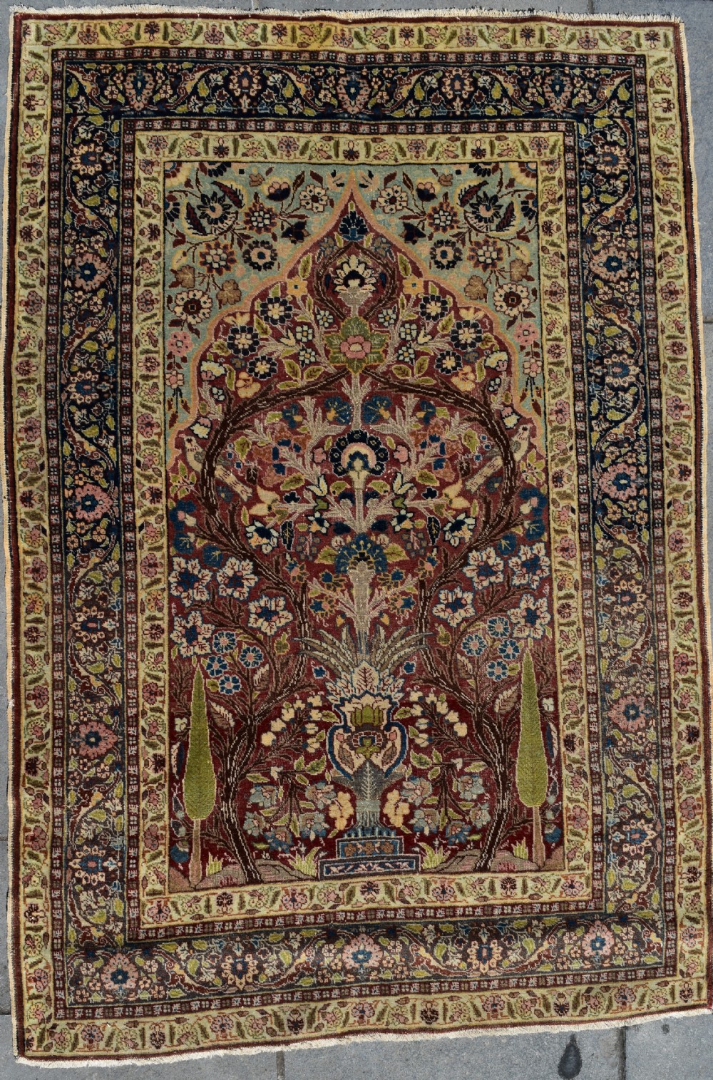 Antique Tabriz prayer rug 182x125cm