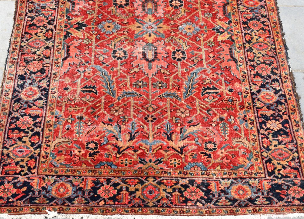 An antique Small roomsize Heriz carpet with allover design 283x184cm View II