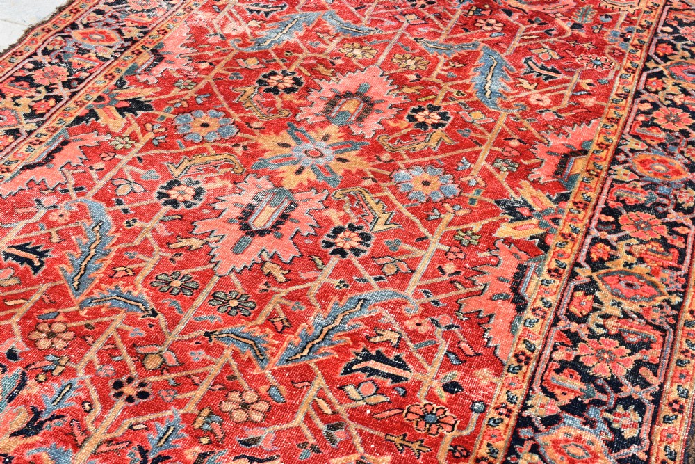 An antique Small roomsize Heriz carpet with allover design 283x184cm View IV