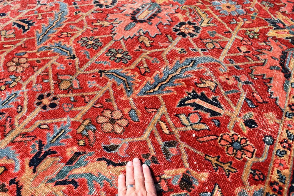 An antique Small roomsize Heriz carpet with allover design 283x184cm View V
