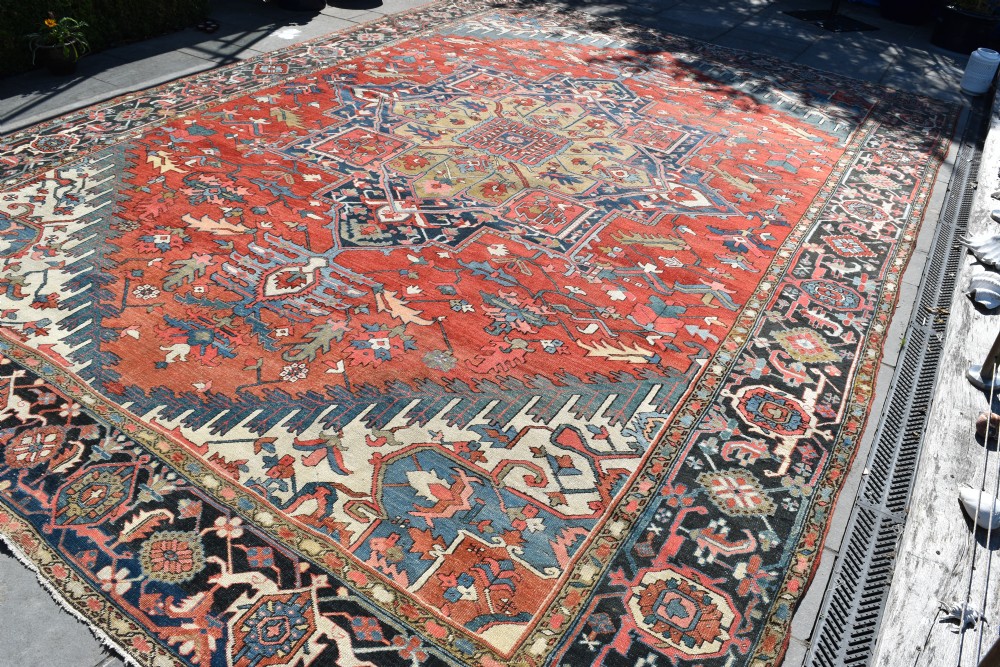 Very fine over sized antique Heriz carpet 542x381cm View II