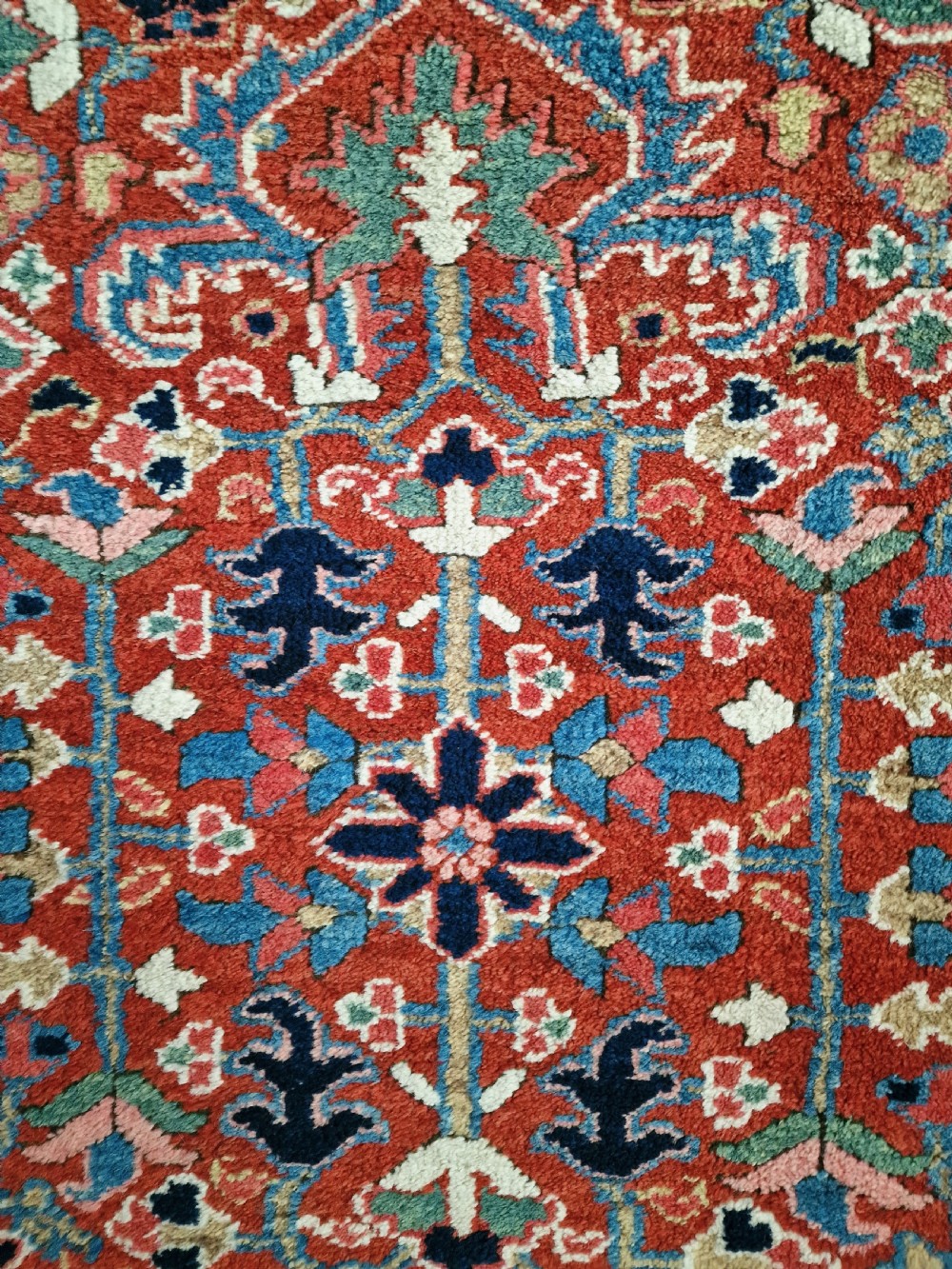 An antique Heriz rug  in perfect condition 123x101 cm View II