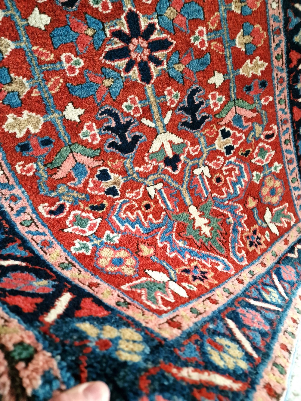 An antique Heriz rug  in perfect condition 123x101 cm View IV