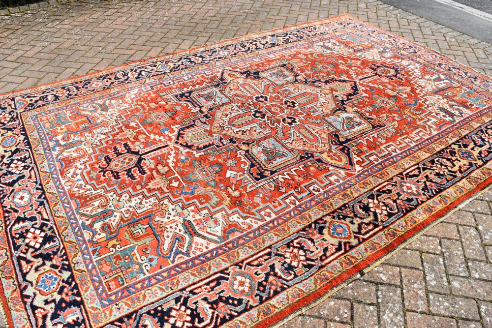 Antique Heriz carpet 343x229 CM View IV