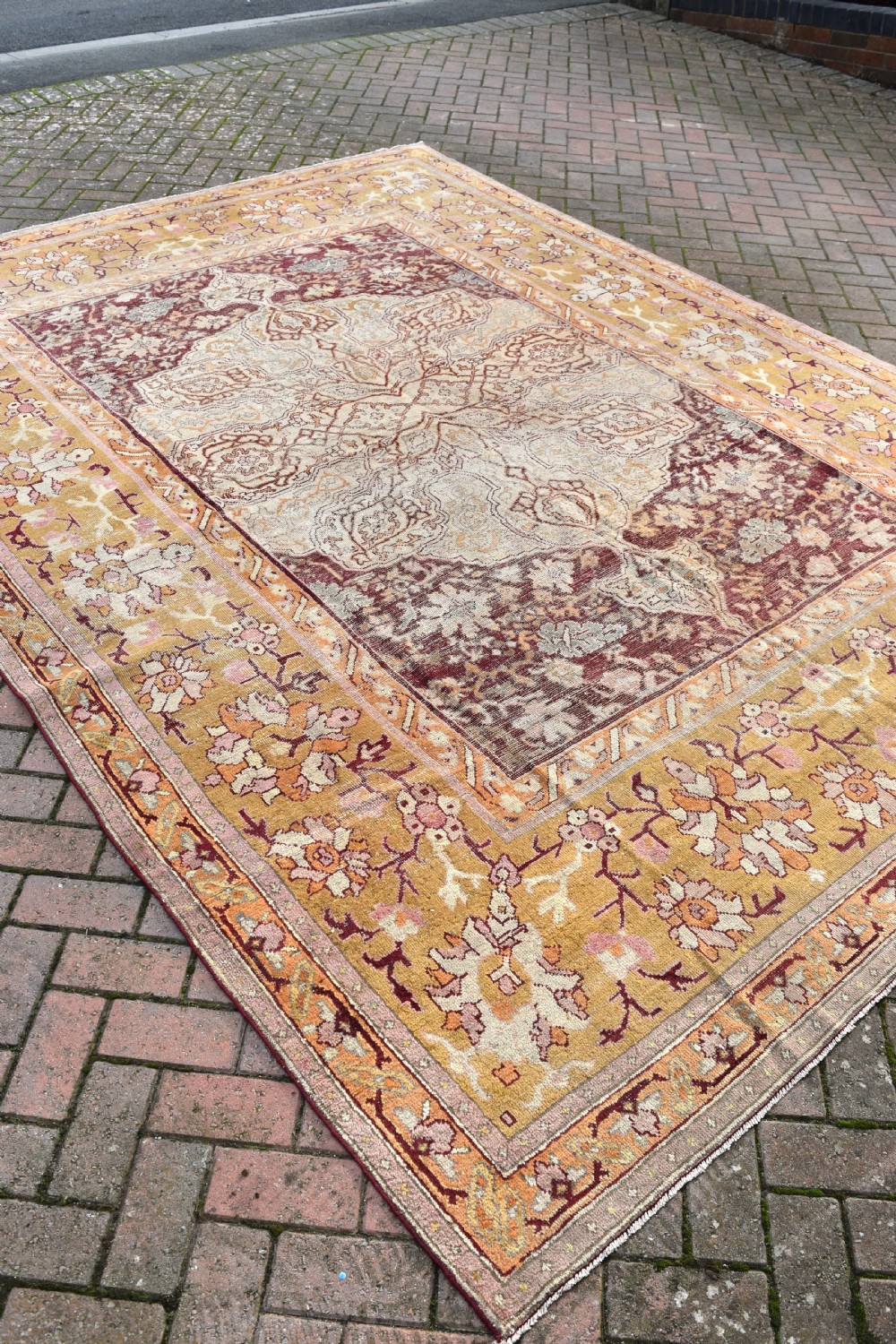 An antique Feseneh country house carpet 343x253cm View IV