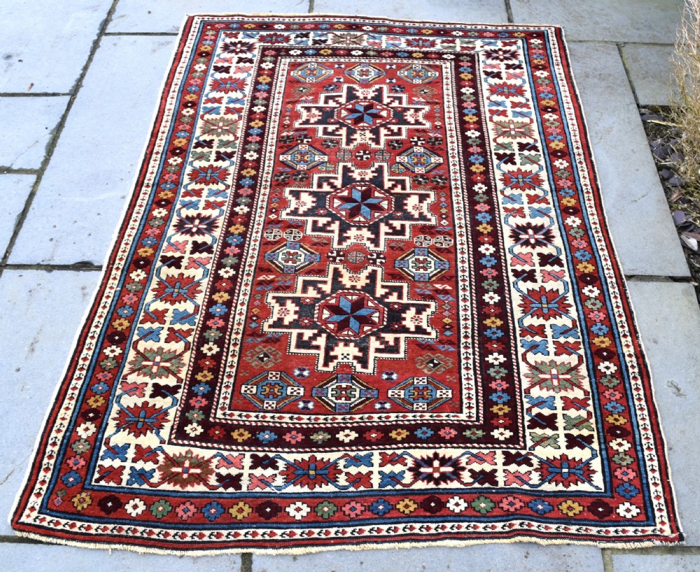 A fine antique Caucasian Leshgi rug 160x116 cm View III