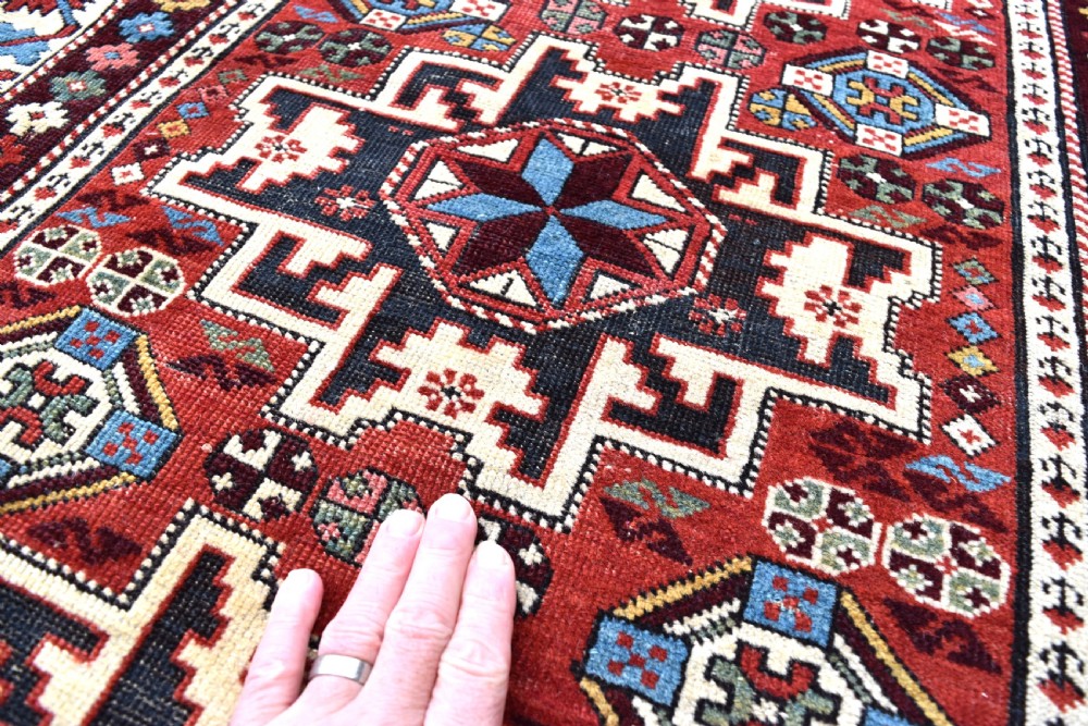 A fine antique Caucasian Leshgi rug 160x116 cm View V