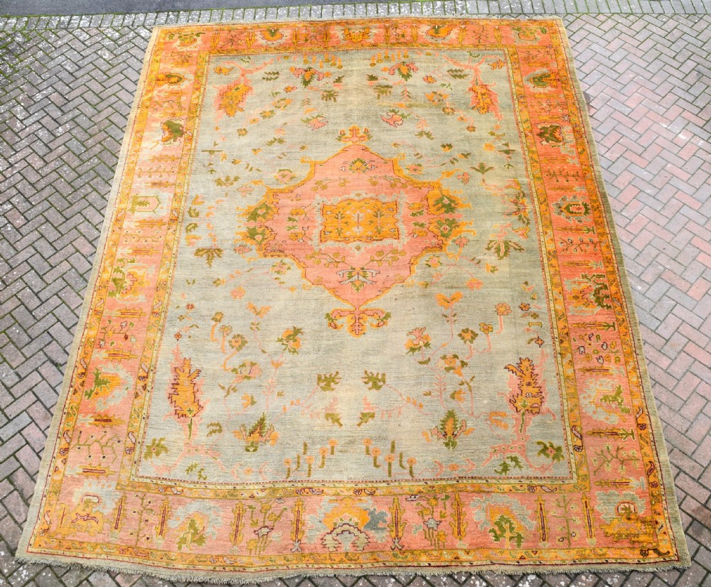 A large antique Ushak carpet 470x350 cm