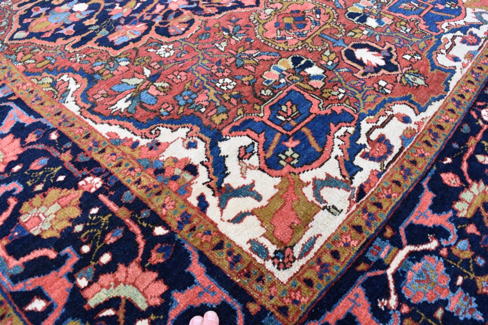 An antique Heriz rug 199x152cm View V