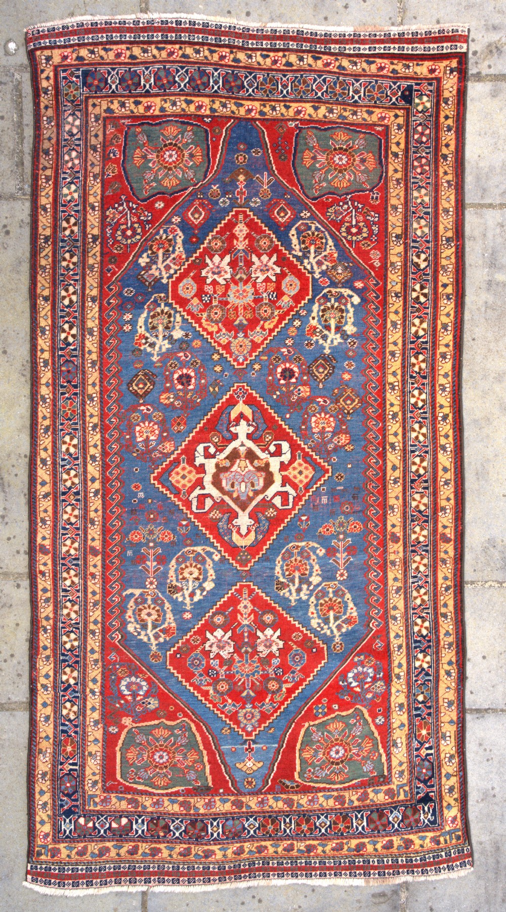 A fine Qasgai rug 204x105cm