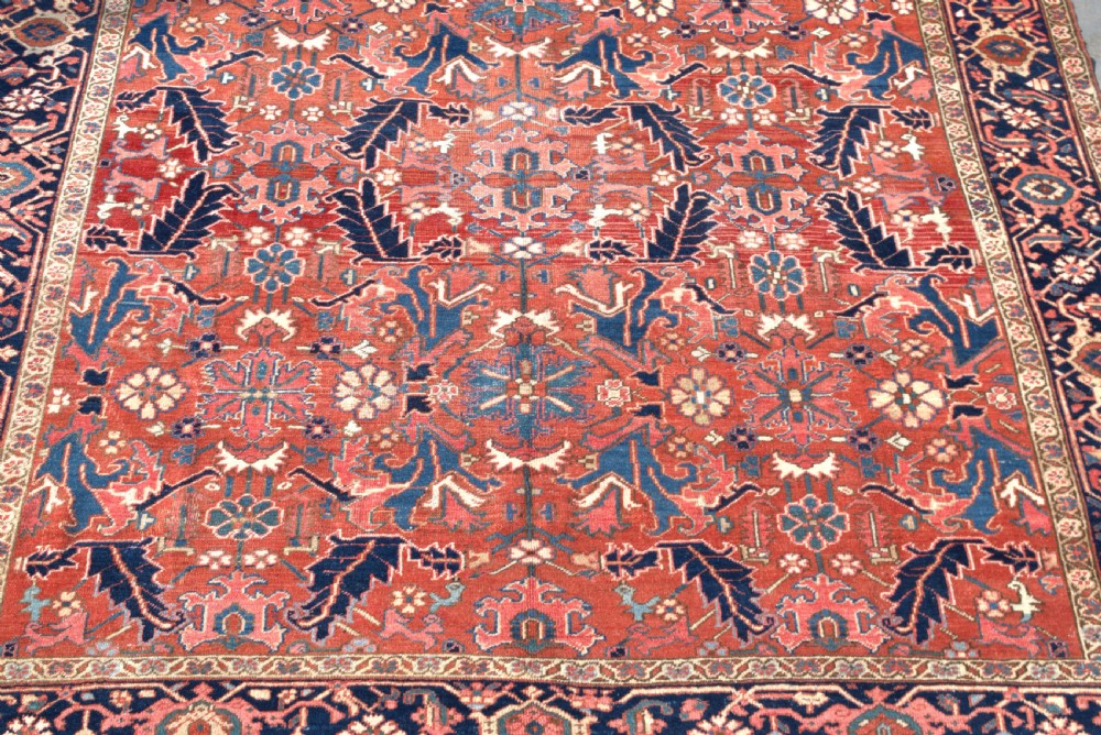 Antique Heriz carpet 335x273 cm View II