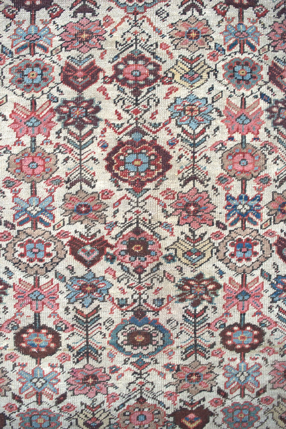 Antique Bakshaish carpet 409x306cm View II