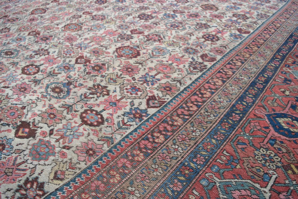 Antique Bakshaish carpet 409x306cm View IV