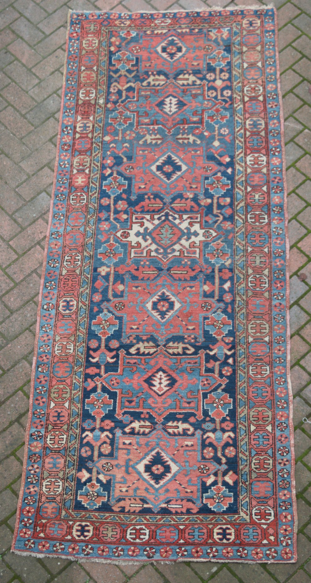 Antique Heriz rug 273x107 cm