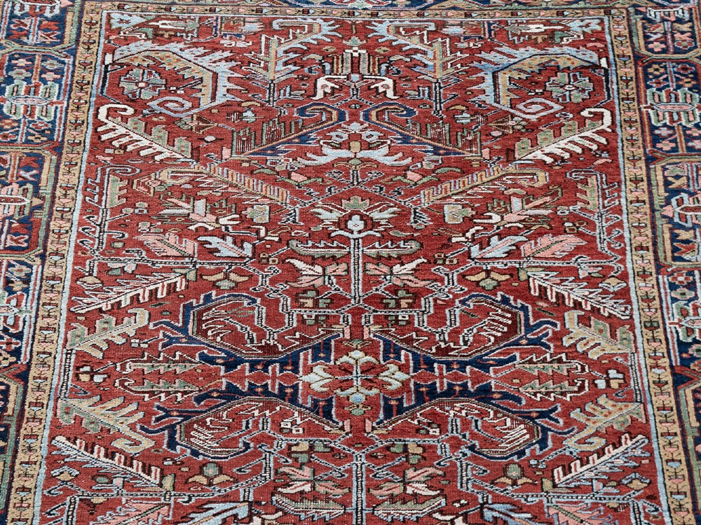 An antique Heriz Carpet 314x224cm View IV