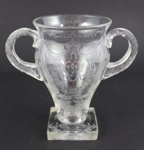 Engraved George V Commemorative Vase, Thos. Goode Limited Edition