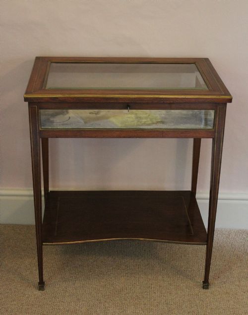 A Good Quality French Brass Inlaid Mahogany Vitrine / Bijouterie Table Cabinet