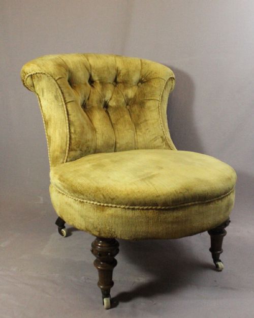 Victorian Button Back Bedroom / Nursing Chair