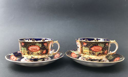 Pair of Royal Crown Derby Old Imari Pattern Porcelain Cups & Saucers 1907