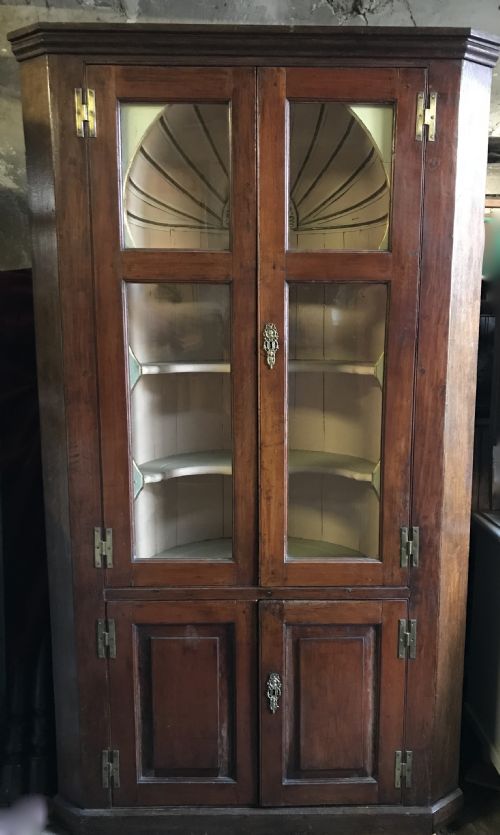 Georgian Oak Floor Standing Corner Cabinet / Cupboard