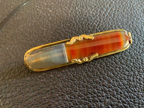 Victorian Banded Agate Bar Brooch