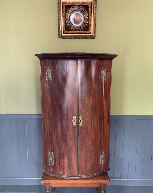 Georgian Mahogany Wall Hanging Bow Front Corner Cupboard